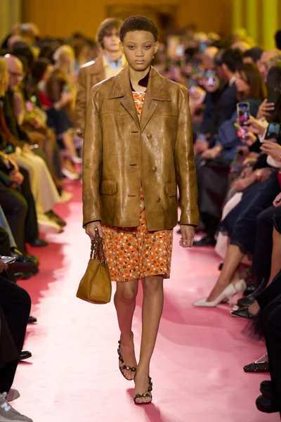 Look 18